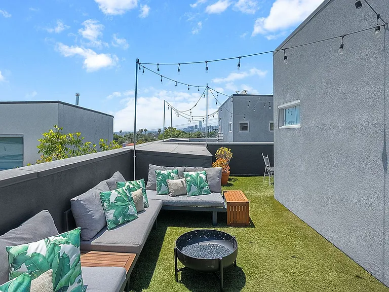 1037 N Laurel Ave #19C — Photo 73