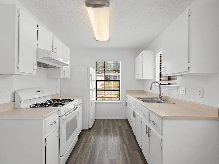 1303 Dominique Dr — Photo 3
