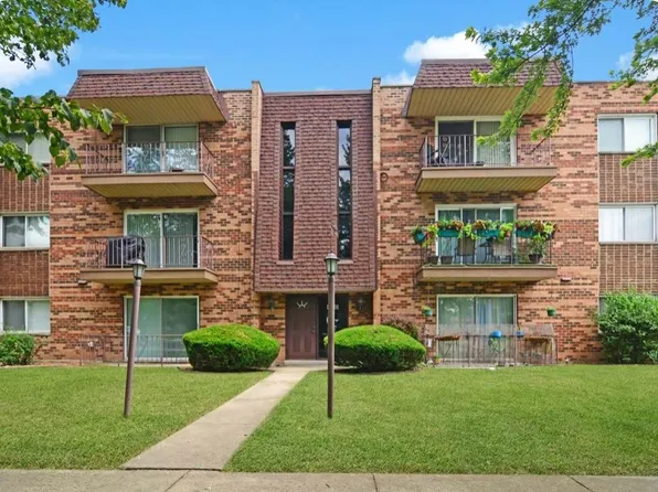 12801 Carriage Ln APT 102, Crestwood, IL 60418