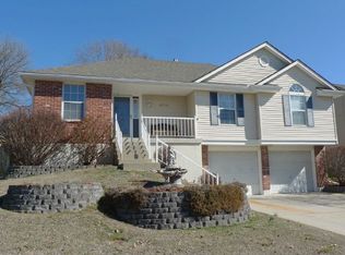 4119 NW Briarwood Dr, Blue Springs, MO 64015