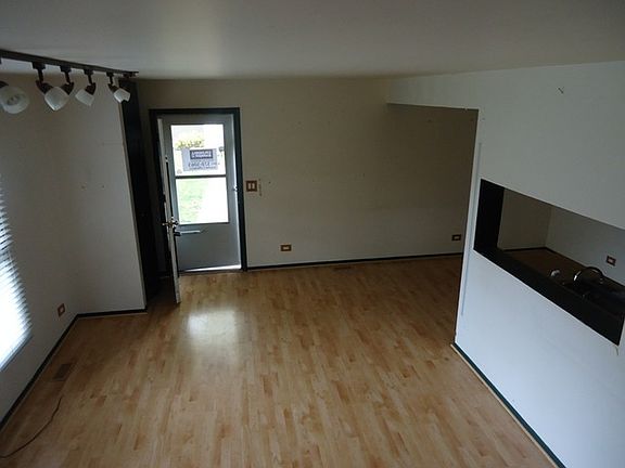 5th image of 322 Mallard Ct #322