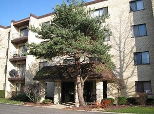 7231 Wolf Rd #209, Indian Head Park, IL 60525