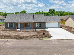 708 Ivy Ln, Sedalia, MO 65301