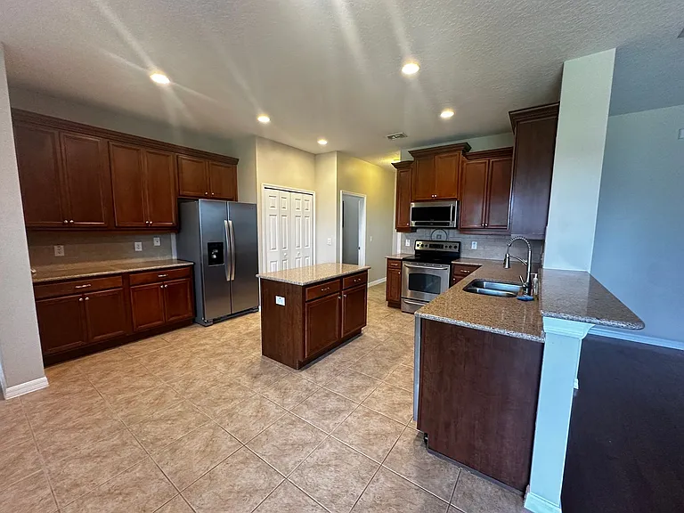 1904 Candlenut Cir — Photo 6