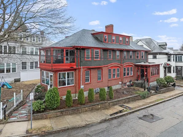 49 Homestead Rd, Woonsocket, RI 02895