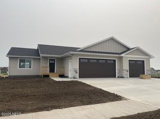 1706 37th St SW, Watertown, SD 57201
