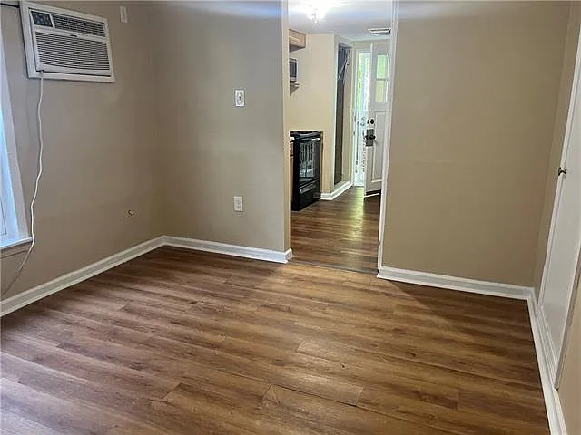 8510 S Claiborne Ave #B — Photo 3