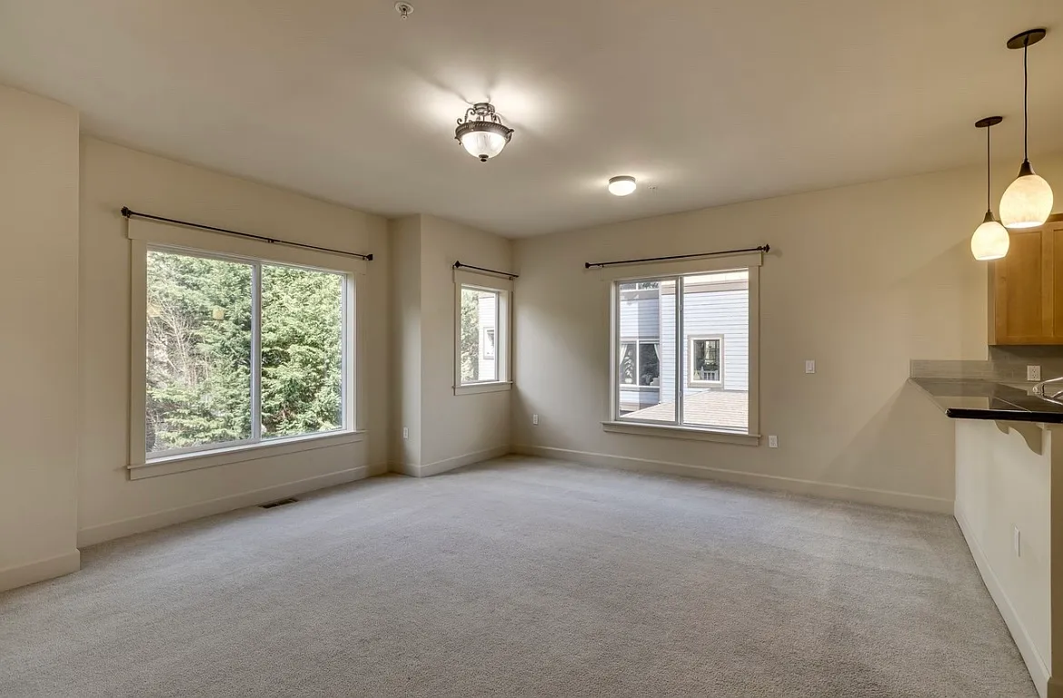 2115 201st Pl SE — Photo 3