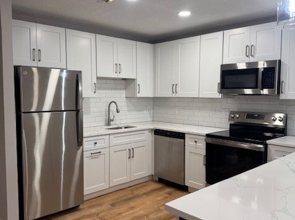 65 Oaklawn Ave #319, Cranston, RI 02920