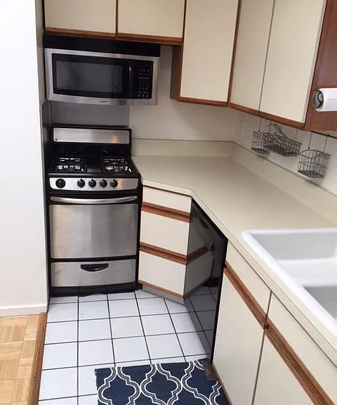 218 Murlagan Ave #F — Photo 8