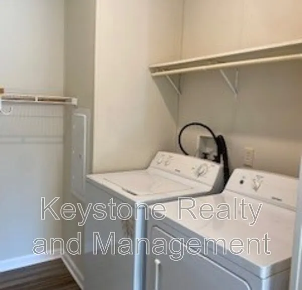 230 Alabama Ave — Photo 2