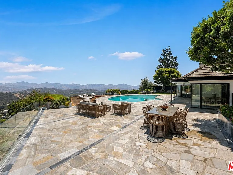 8416 Skyline Dr — Photo 6