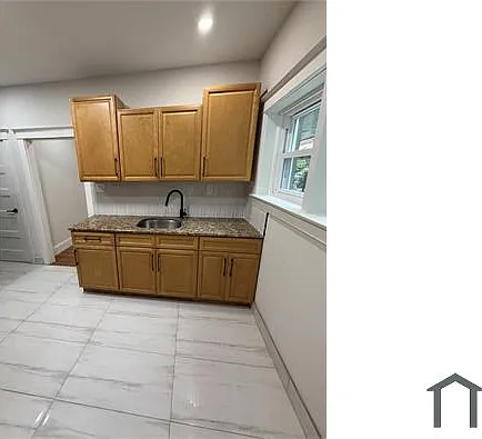 305 E Vernon Rd — Photo 8