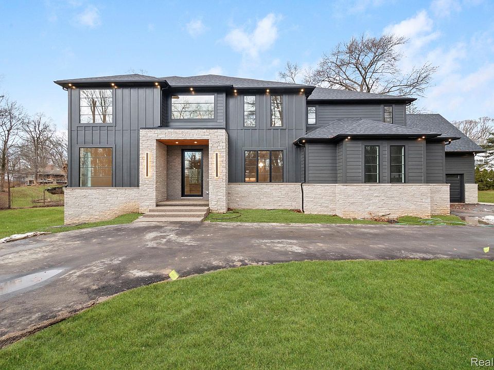 1st image of 3636 Forest Hill Dr