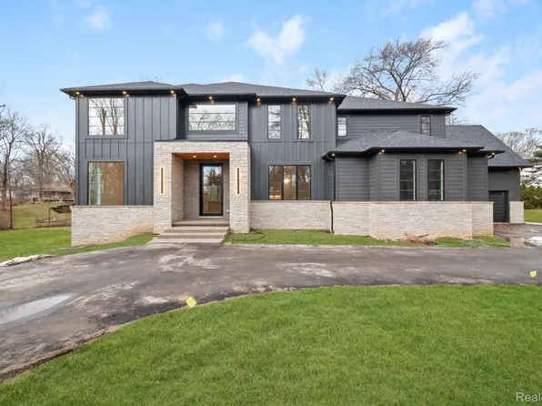 3636 Forest Hill Dr, Bloomfield Hills, MI 48304