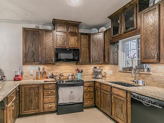 5th image of 4703 Collinwood Ave