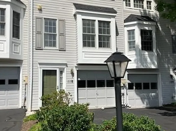 118 Westbrooke Ln, Coraopolis, PA 15108