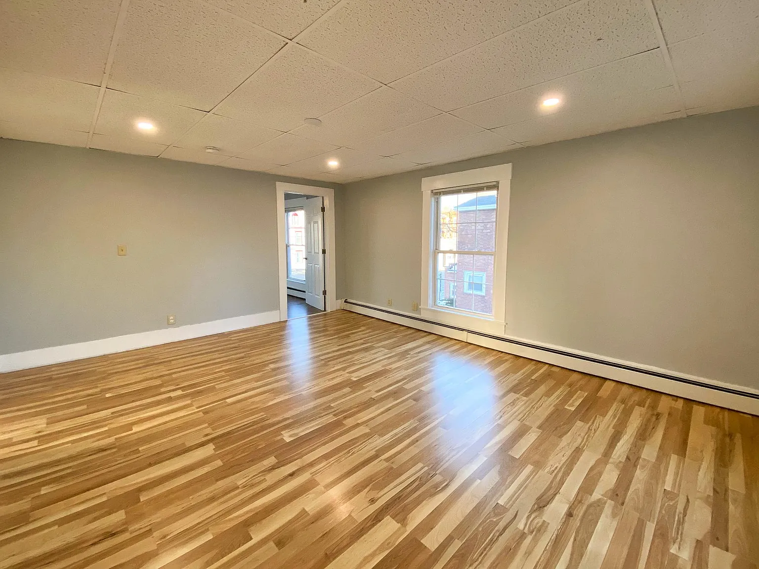 2 bed, 1000 sqft, $1,550 — Photo 3