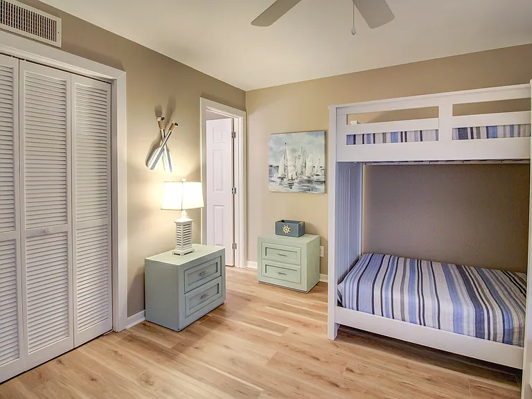 590 Marina Dr #1-D22 — Photo 2