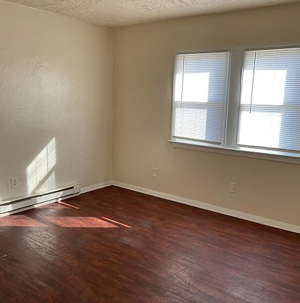 4th image of 1104 Victory Blvd #4
