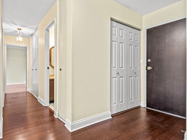 1101 S Hunt Club Dr APT 101, Mount Prospect, IL 60056