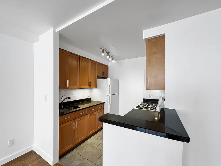 1405 5th Ave #2C — Photo 5