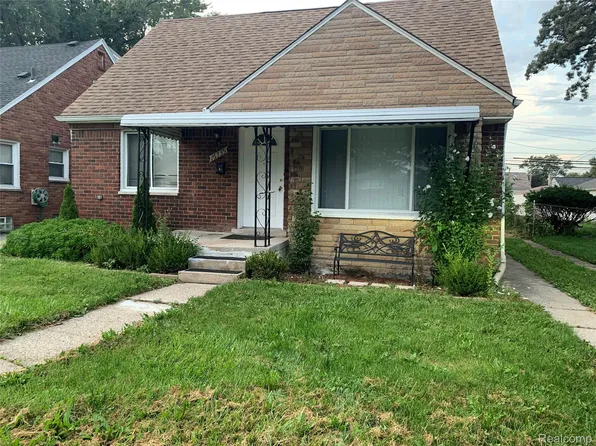16735 Lincoln Ave, Eastpointe, MI 48021