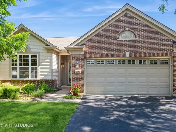 2618 Venetian Ln, Elgin, IL 60124