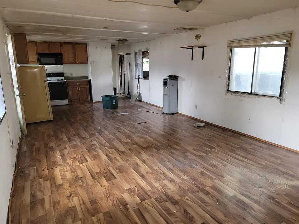 701 Countryside Trailer Ct S