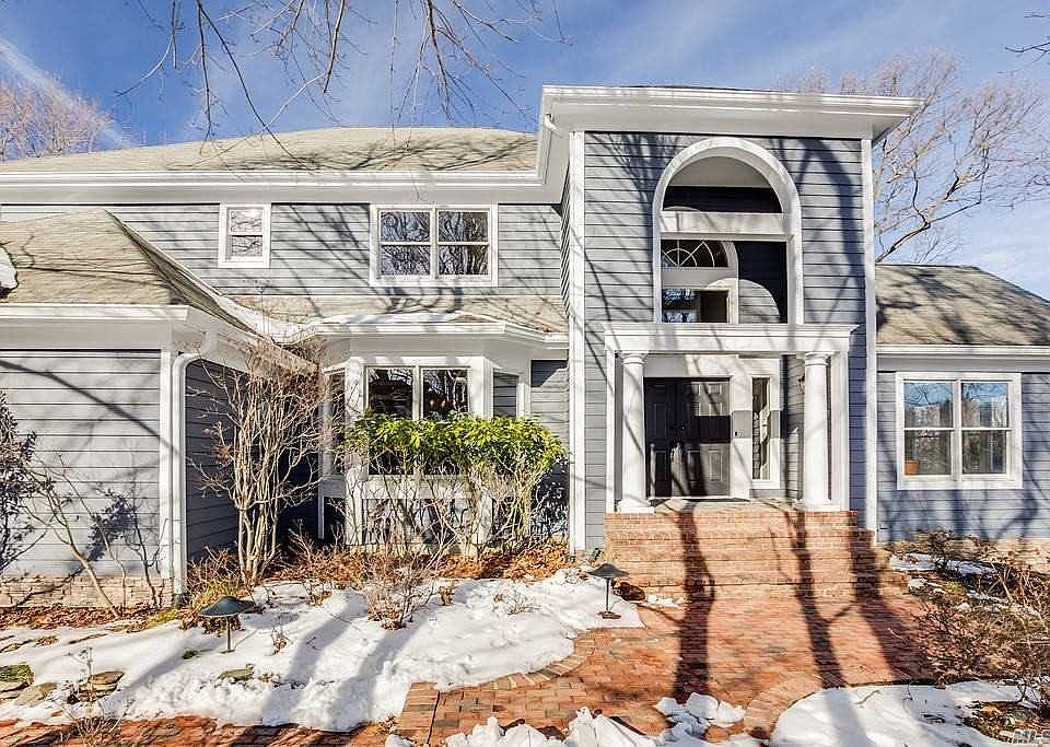 32 Gnarled Hollow Rd, East Setauket, NY 11733 | Zillow