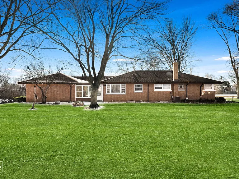 304 W Golf Rd — Photo 13