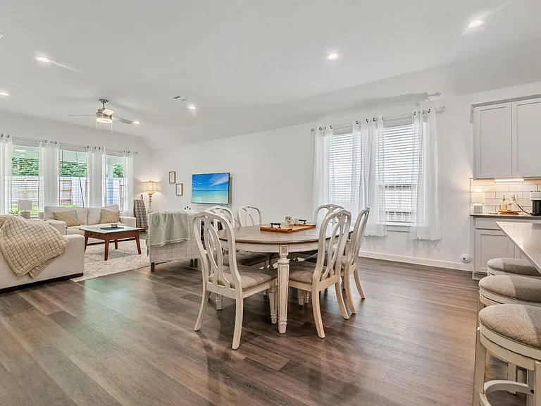 560 Newcomb Hollow Dr — Photo 17