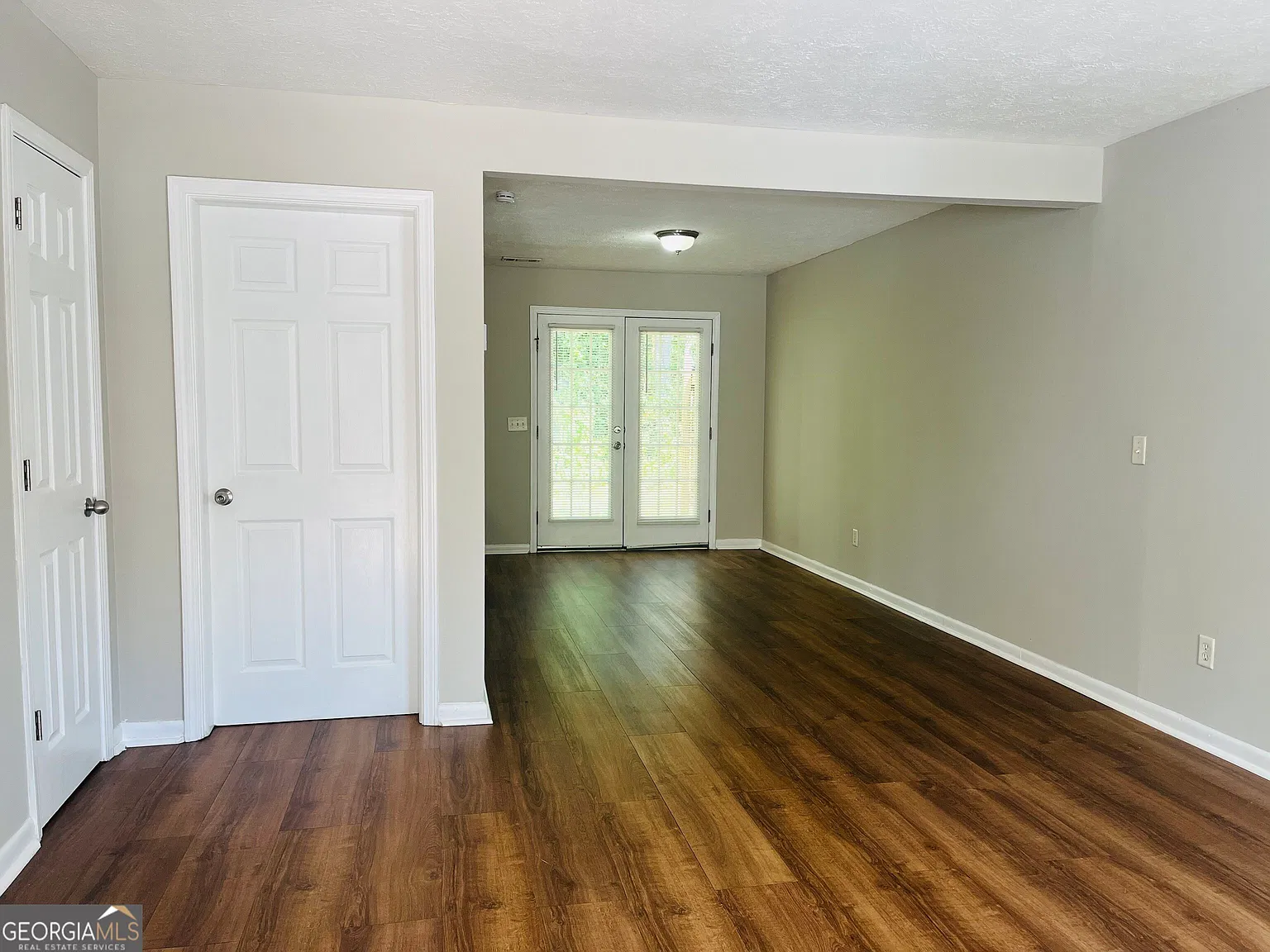2 bed, 1.5 bath, 1044 sqft, $1,025 — Photo 4