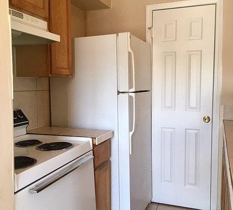 5th image of 200 E Courtland Pl APT 11