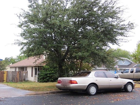 3rd image of 925 Peggotty Pl