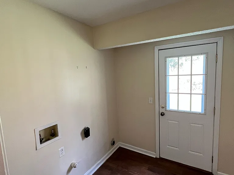 1097 Live Oak Dr — Photo 4