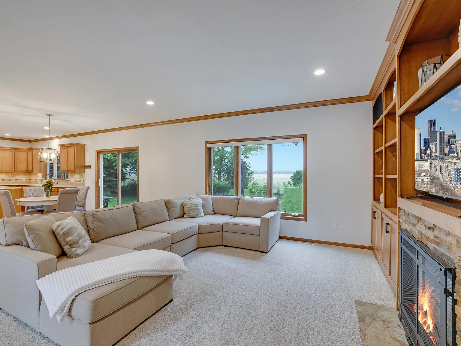 645 Ramsey Cir — Photo 3