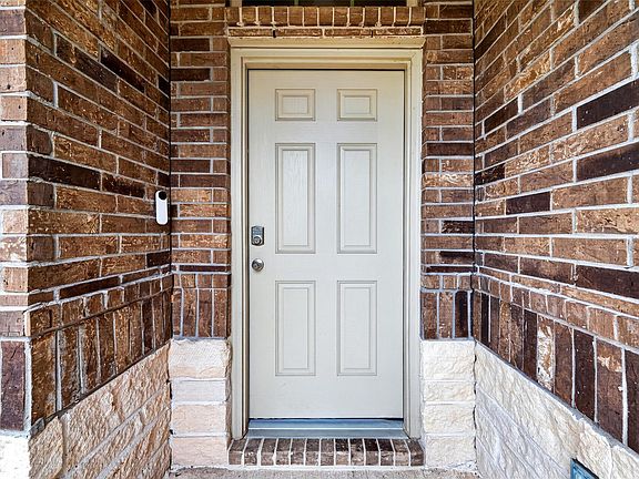 3rd image of 986 Golden Willow Ln