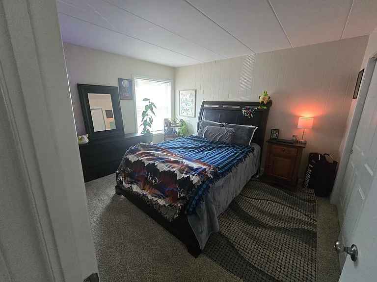 409 W Elm St — Photo 13