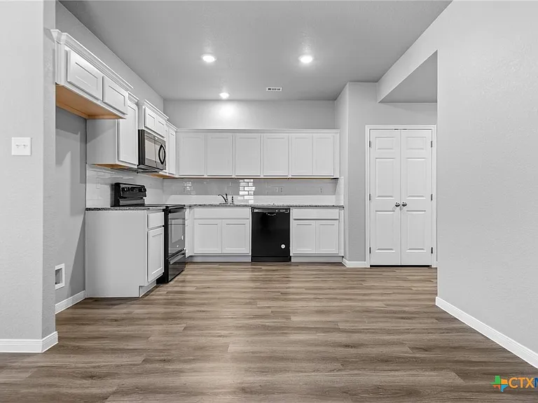 212 W Dove Ln — Photo 7
