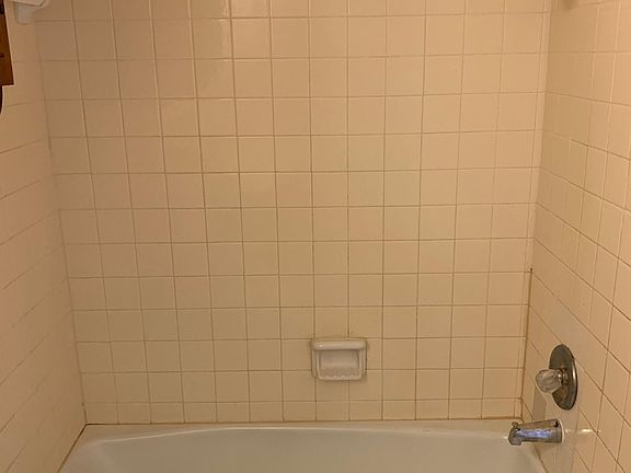 3rd image of 402 Mary St APT 207