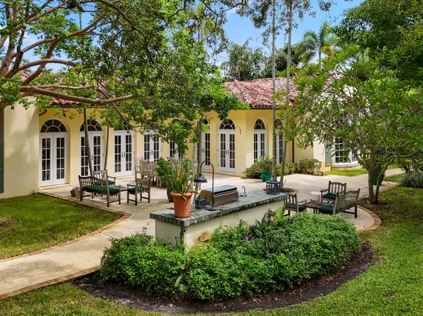 39 Country Road, Village Of Golf, FL 33436