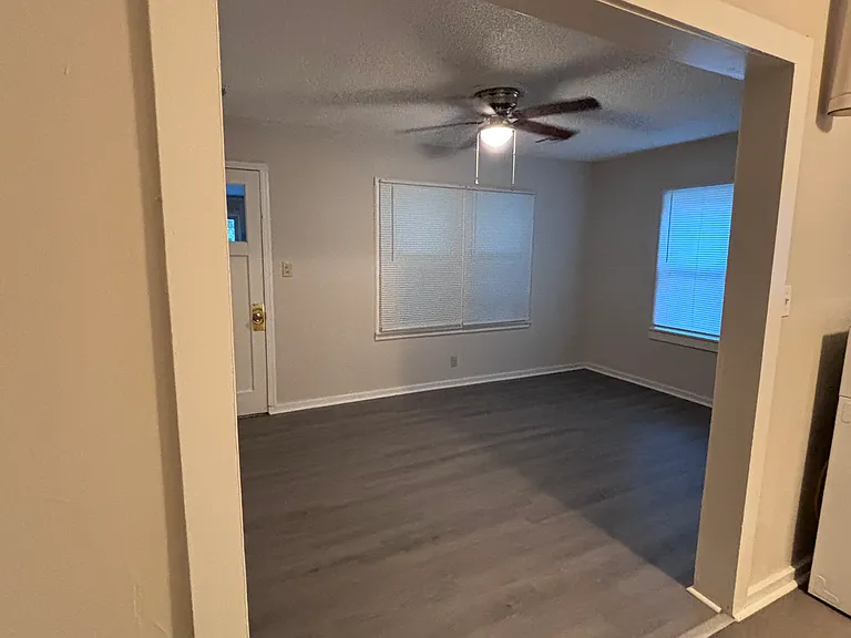 301 N Kates Ave — Photo 6