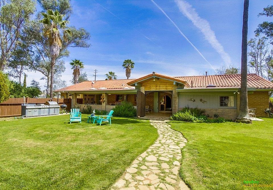 1st image of 590 Camino De Amor