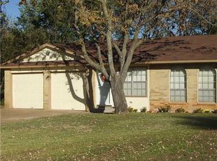 436 E Greenwood Ln, Mustang, OK 73064