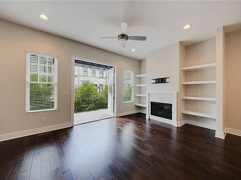 733 Taylor Ct NE — Photo 11