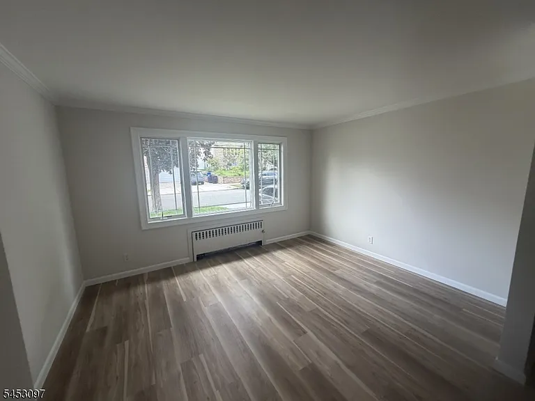 271 Travers Pl — Photo 2