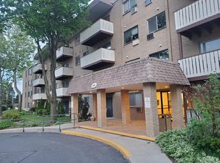 290 N Westgate Rd APT 216, Mount Prospect, IL 60056