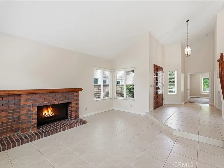 27371 Viana — Photo 3
