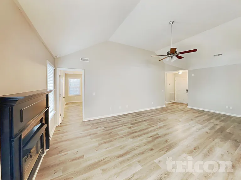 123 Homestead Pl — Photo 2